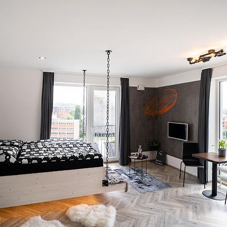 Zeppelin Studio With An Industrial View - Brno Apartment Luaran gambar