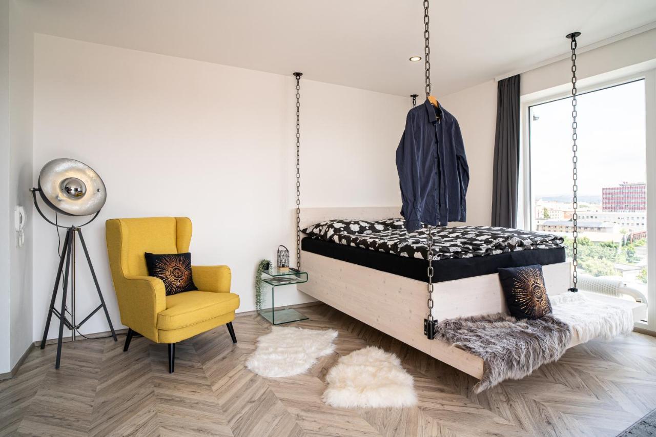 Zeppelin Studio With An Industrial View - Brno Apartment Luaran gambar