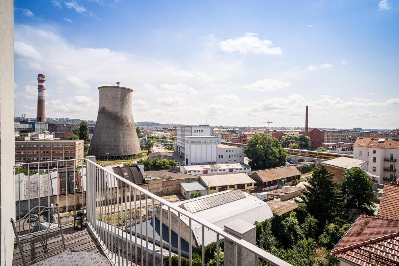 Zeppelin Studio With An Industrial View - Brno Apartment Luaran gambar