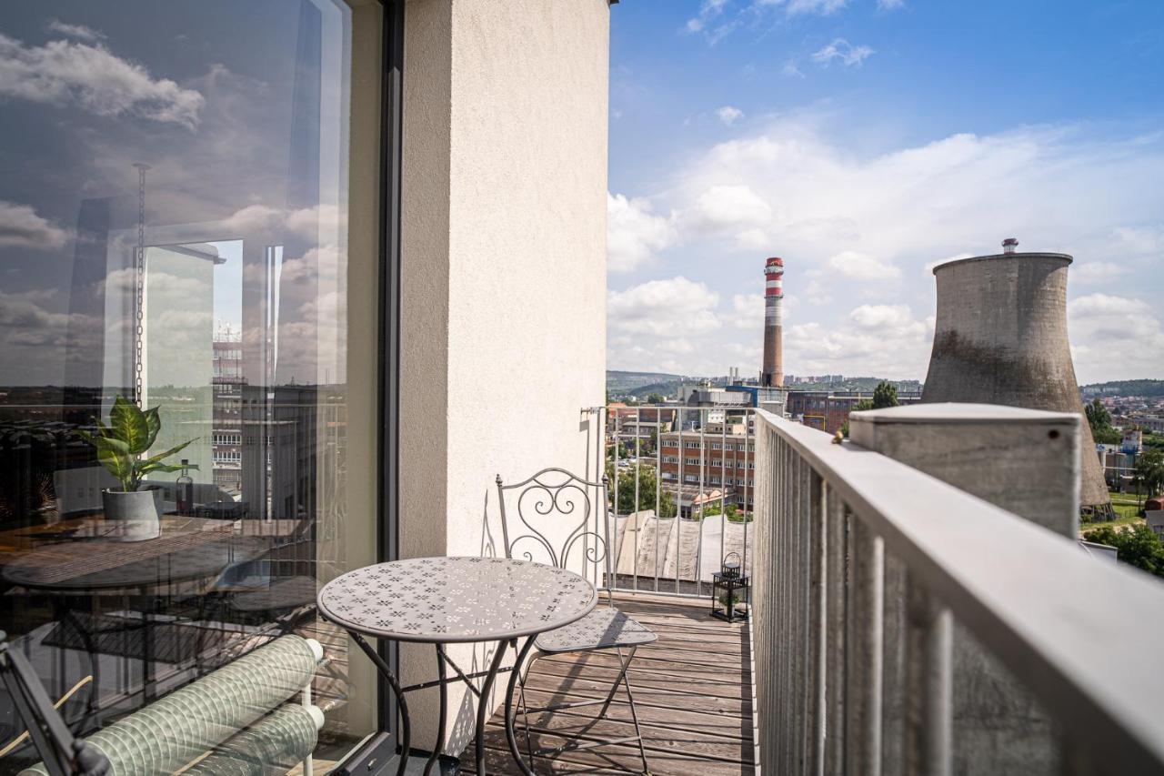 Zeppelin Studio With An Industrial View - Brno Apartment Luaran gambar
