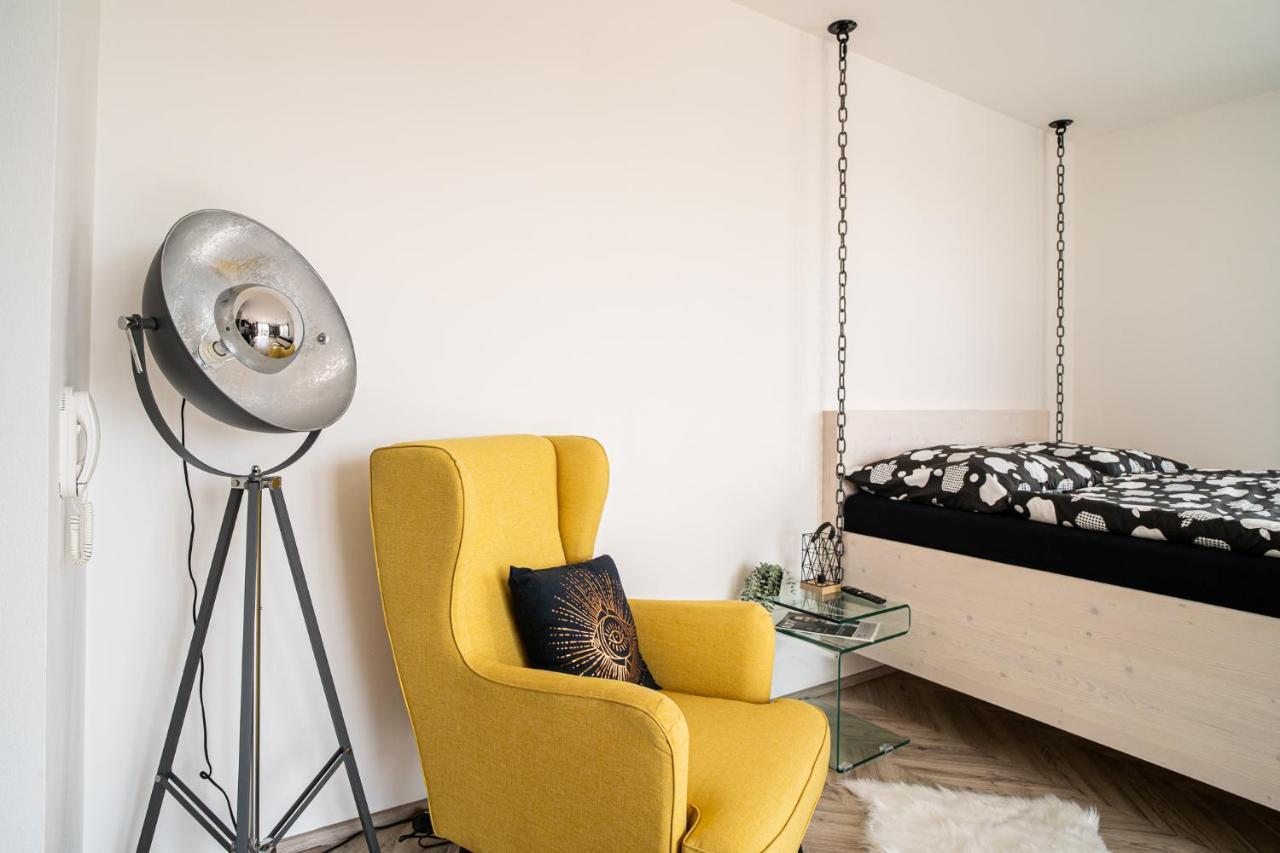 Zeppelin Studio With An Industrial View - Brno Apartment Luaran gambar
