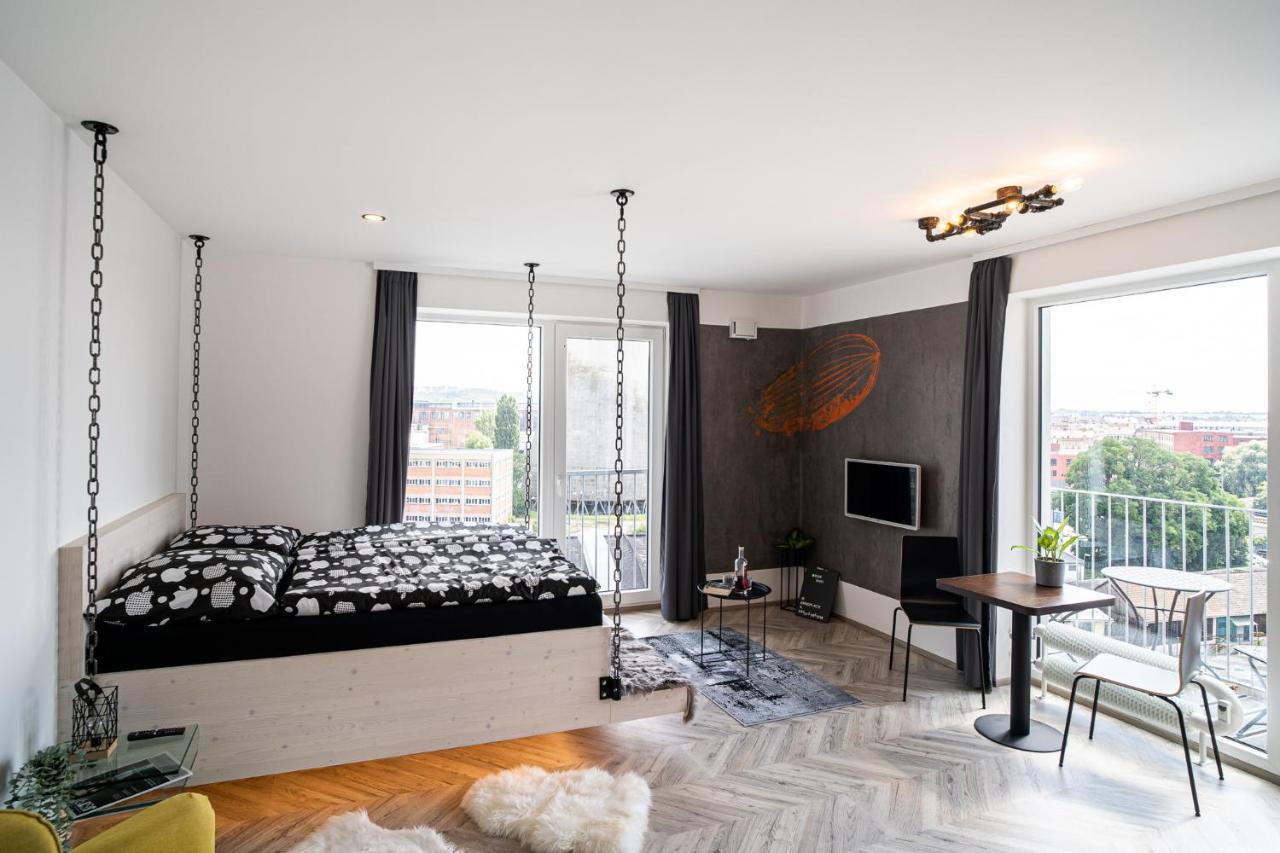Zeppelin Studio With An Industrial View - Brno Apartment Luaran gambar