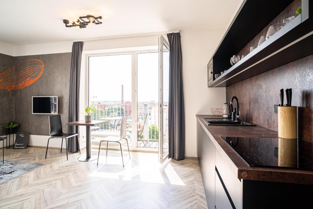 Zeppelin Studio With An Industrial View - Brno Apartment Luaran gambar